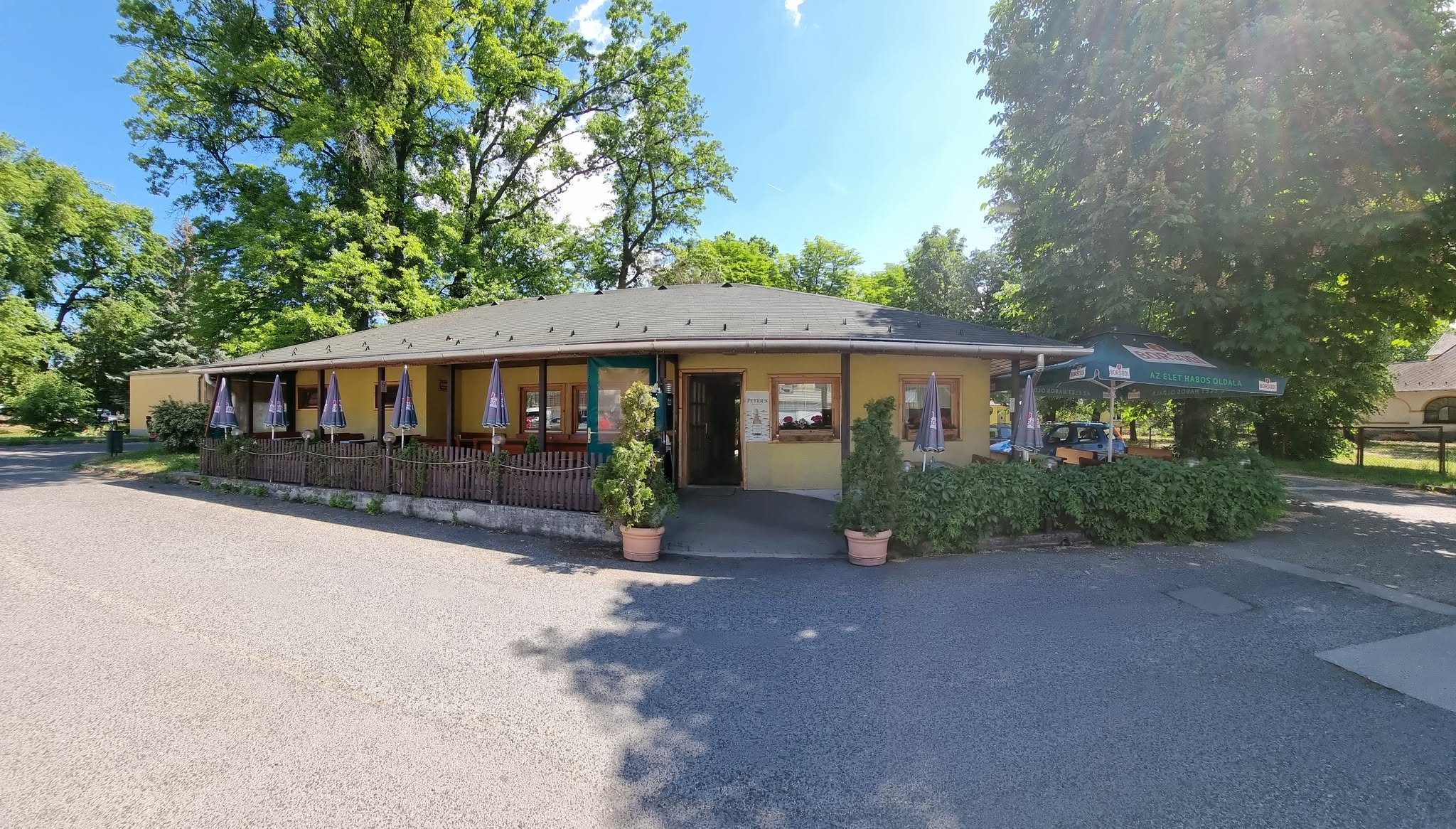 Fűzfa vendéglő – a vendéglő épülete Balatonfűzfőn